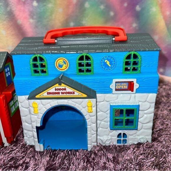 Thomas and friends SODOR ENGINE & RECUE STATION play set - Picture 7 of 10